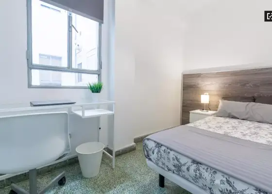 Acogedora habitación en alquiler en apartamento de 5 dormitorios - El Pla del Real en Valencia