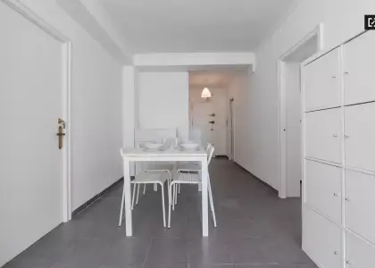 Acogedora habitación en un apartamento de 4 dormitorios en Algirós en Valencia