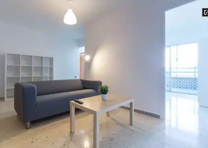 Acogedora habitación en un apartamento de 5 dormitorios en Camins al Grau en Valencia