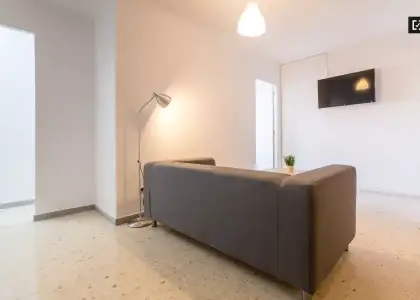 Acogedora habitación en un apartamento de 5 dormitorios en Camins al Grau en Valencia