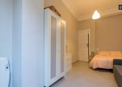 Acogedora habitación en un apartamento de 5 dormitorios en L'Eixample en Valencia