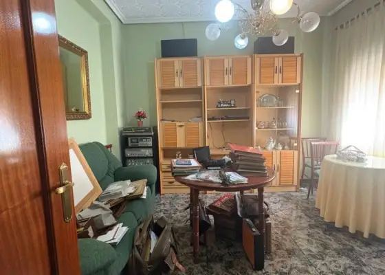Adosado en venta en Alcázar De San Juan, Plaza Aduana, de 174 m2 con 4 dormitorios, 2 baños, trastero y terraza por 95.000 €, Ref. 0411
