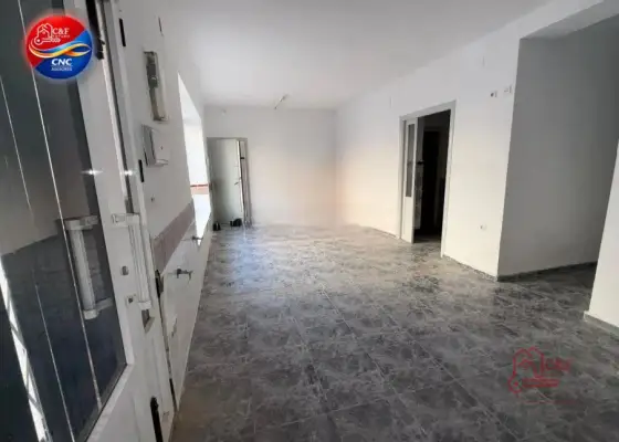 Adosado en venta en Argamasilla De Alba, Calle Ángel Dotor, de 160 m2 con 4 dormitorios, 2 baños y plaza de garaje por 54.000 €, Ref. 0427