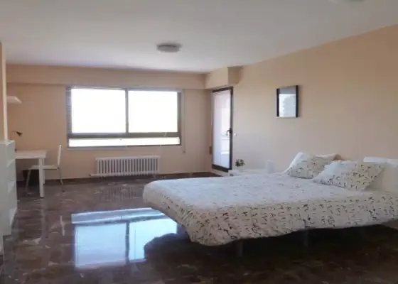 Alquiler de habitaciones en apartamento de 5 dormitorios en Parque De Roma en Zaragoza