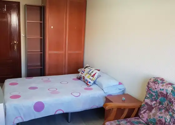 Alquiler de habitaciones en piso de 4 habitaciones en Salamanca - Mujeres
