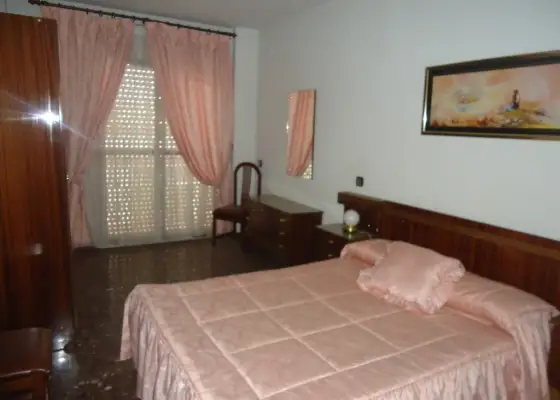 Alquiler de piso de tres dormitorios con un baño y aseo en Manzanares