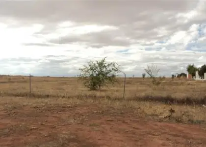 Amplia parcela junto a la laguna de villafranca, superficie rústica: 15400 metros cuadrados; superficie urbanizable: 800 metros cuadrados. en Villafranca de los Caballeros