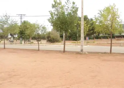 Amplia parcela junto a la laguna de villafranca, superficie rústica: 15400 metros cuadrados; superficie urbanizable: 800 metros cuadrados. en Villafranca de los Caballeros