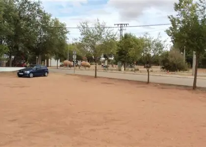 Amplia parcela junto a la laguna de villafranca, superficie rústica: 15400 metros cuadrados; superficie urbanizable: 800 metros cuadrados. en Villafranca de los Caballeros