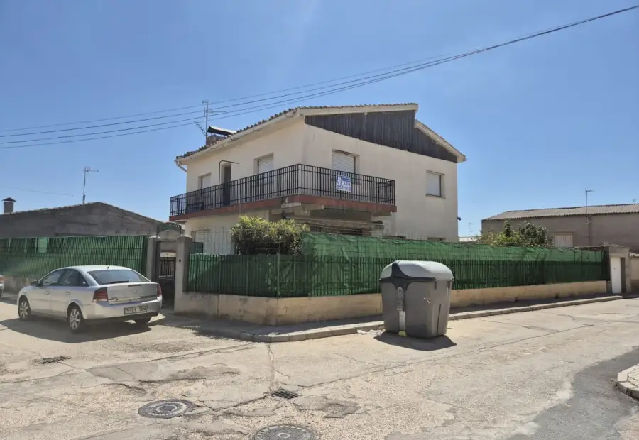 Casa 5 habitaciones, Triplex En buen estado La Puebla de Almoradiel en La Puebla de Almoradiel