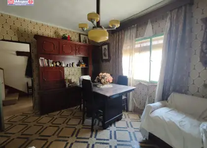 Casa adosada para reformar en el Barrio de San Luis (junto a Paseo Cervantes) en Alcázar de San Juan