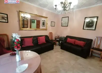 Casa centrica con vivienda completa en planta alta y otra en planta baja, con garje y terraza en Herencia
