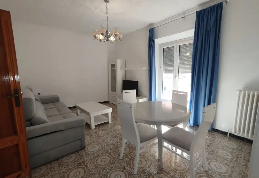 Casa/Chalet adosado En Venta Calle Socuéllamos, Tomelloso en Tomelloso