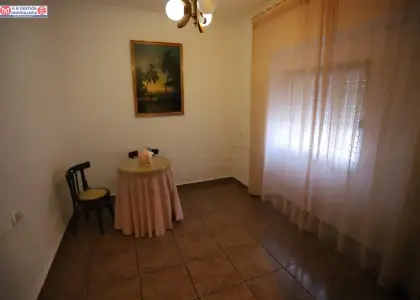 Casa de planta baja en esquina con 3 dormitorios ubicada próxima al club de tenis. en Alcázar de San Juan