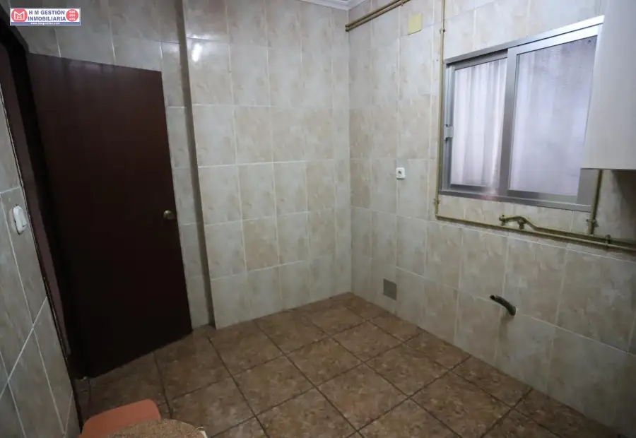 Casa de planta baja en esquina con 3 dormitorios ubicada próxima al club de tenis. en Alcázar de San Juan