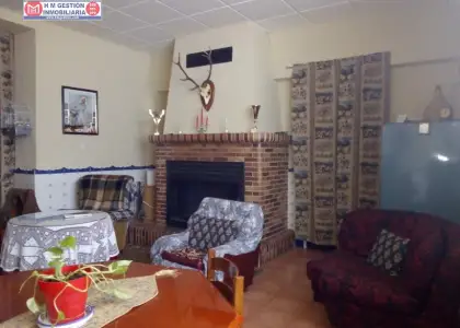 Casa de pueblo de dos plantas en Tomelloso