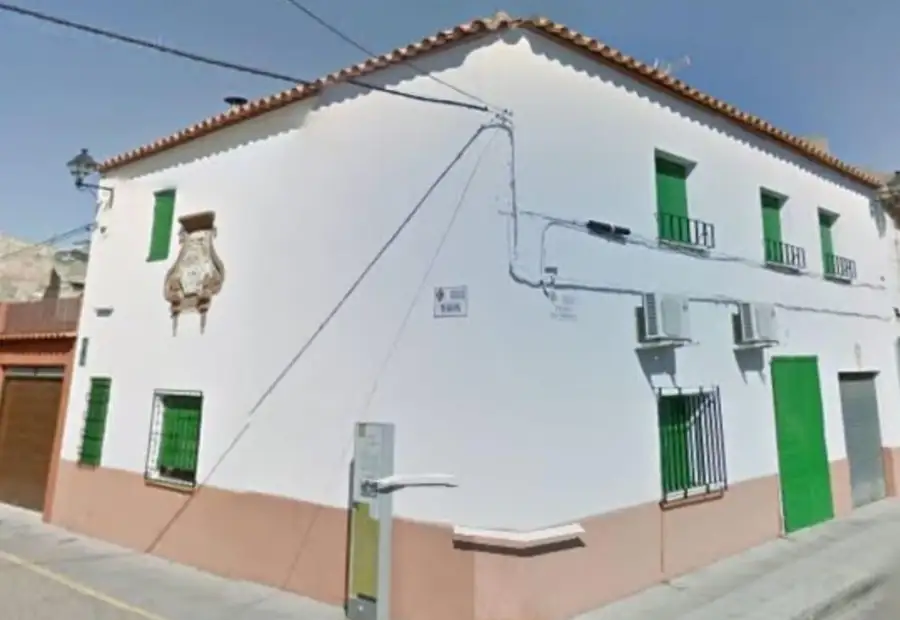 Casa en esquina entre santa maria y ayto de 112 metros de parcela en Alcázar de San Juan