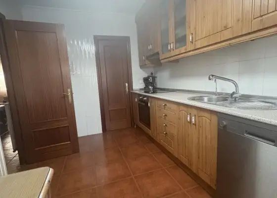 Casa en venta en Alcanzar De San Juan, de 200 m2 con 5 dormitorios, 3 baños, aseo, plaza de garaje y terraza por 295.000 €, Ref. 0339