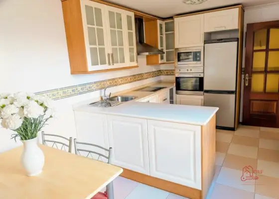 Casa en venta en Alcázar De San Juan, Club De Tenis, de 144 m2 con 4 dormitorios, 3 baños, aseo, plaza de garaje y balcón por 270.000 €, Ref. 0060