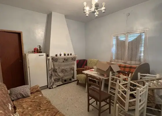 Casa en venta en Alcázar De San Juan, de 90 m2 con 2 dormitorios, baño y terreno por 140.000 €, Ref. 0313