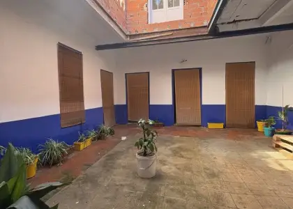 Casa en venta en Alcázar De San Juan, San Francisco, de 278 m2 con 11 dormitorios, 2 baños y terreno por 99.000 €, Ref. 0386 en Alcázar de San Juan