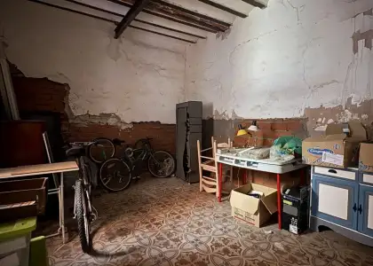 Casa en venta en Alcázar De San Juan, San Francisco, de 278 m2 con 11 dormitorios, 2 baños y terreno por 99.000 €, Ref. 0386 en Alcázar de San Juan