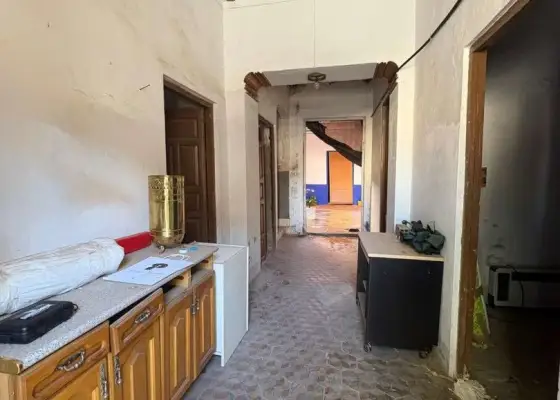 Casa en venta en Alcázar De San Juan, San Francisco, de 278 m2 con 11 dormitorios, 2 baños y terreno por 99.000 €, Ref. 0386