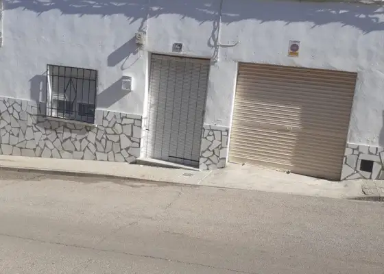 Casa en venta en Campo De Criptana, de 223 m2 con 7 dormitorios y 2 baños por 70.000 €, Ref. 0214