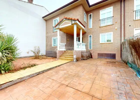 Casa en venta en El Casar - El Casar, 369.000 €, 227 m2, ref. 636771