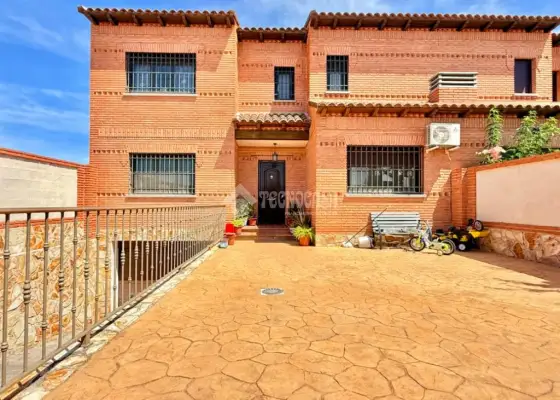 Casa en venta en Novés - Novés, 209.500 €, 330 m2, ref. 659802