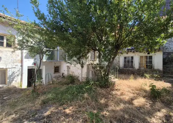 Casa en venta en Sigüenza - Sigüenza, 119.900 €, 444 m2, ref. 665562
