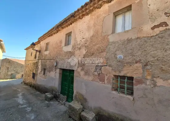 Casa en venta en Sigüenza - Sigüenza, 28.900 €, 222 m2, ref. 666046