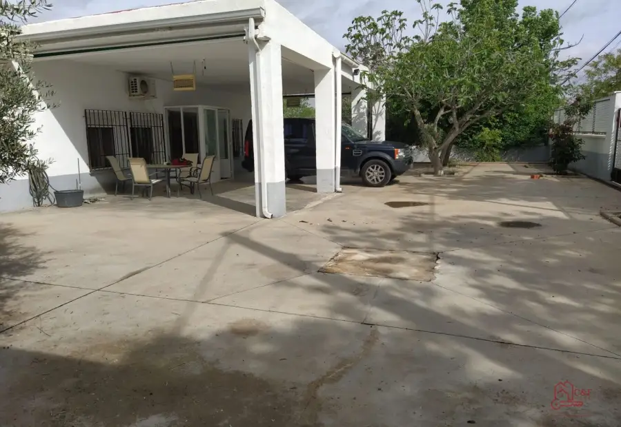 Casa en venta en Villafranca De Los Caballeros, de 188 m2 con 3 dormitorios, baño, terraza y terreno por 105.000 €, Ref. 0296 en Villafranca de los Caballeros