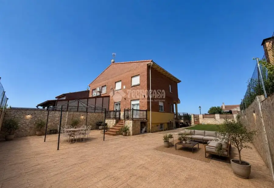 Casa en venta en Villanueva De La Torre - Villanueva De La Torre, 270.000 €, 180 m2, ref. 658965 en Villanueva de la Torre