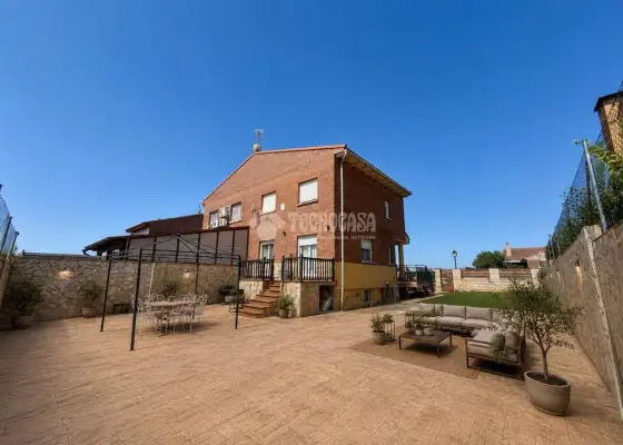 Casa en venta en Villanueva De La Torre - Villanueva De La Torre, 270.000 €, 180 m2, ref. 658965