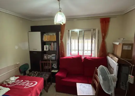 Casa habitable y tranquila con terraza en El Poblado en Puertollano