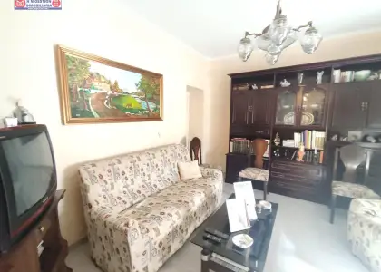 Casa junto a Biblioteca, de dos plantas con fachada de casi 10 metros, patio de 45 metros sobre 188 metros de parcela en Alcázar de San Juan