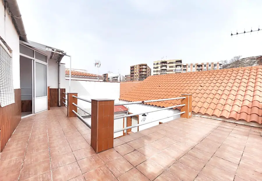Casa Zona LAS 300 en Puertollano