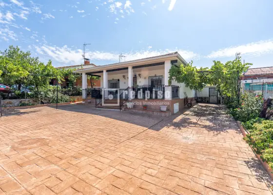 Chalet en venta en Calle de la Constitución, Distrito Único, Palomeque, Toledo