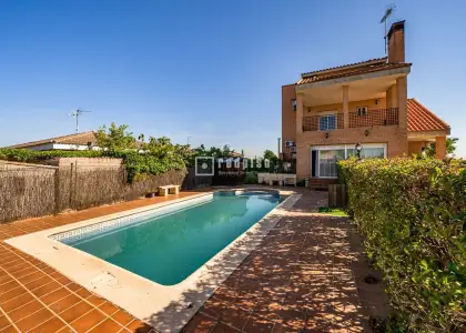 Chalet en venta en Calypo Fado, Casarrubios del Monte, Toledo en Casarrubios del Monte