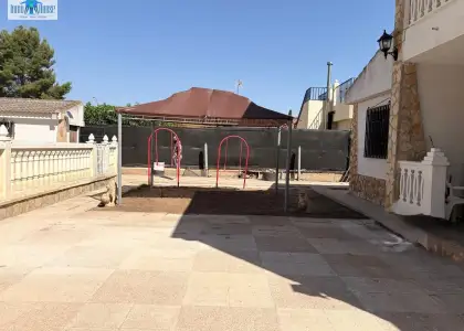 Chalet en venta en Urbanizacion Privada en Albacete