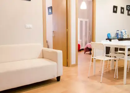 Cómoda habitación con cómoda en piso compartido, Ciutat Vella en Valencia