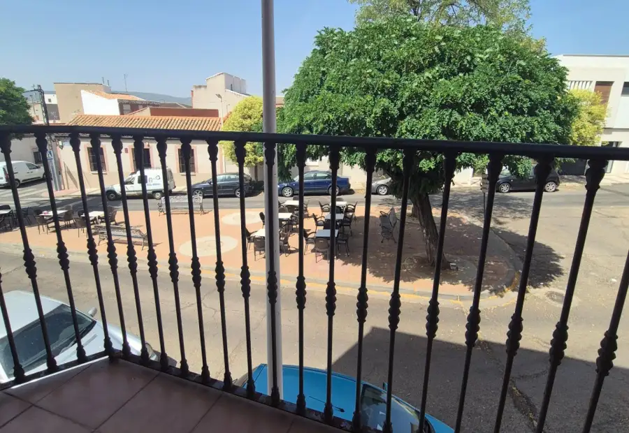 Edificio con 2 pisos y garaje en Puertollano