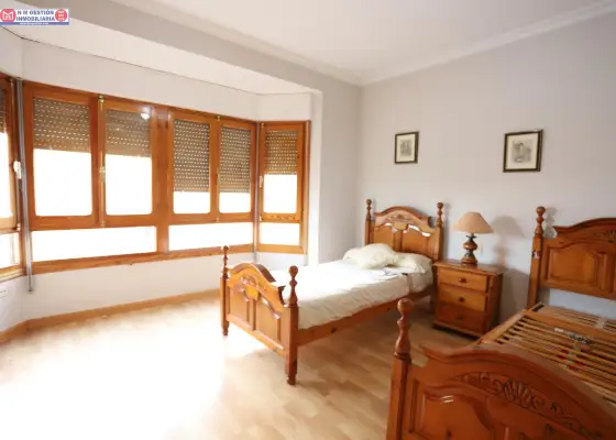 Encantadora Casa en Alcázar de San Juan con Amplias Vistas al Arenal