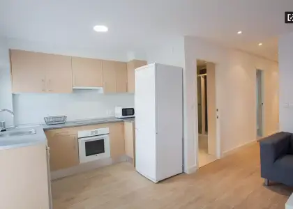 Encantadora habitación en un apartamento de 5 dormitorios en Camins al Grau en Valencia