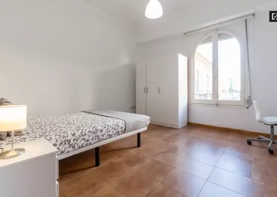 Encantadora habitación en un apartamento de 7 habitaciones, Ciutat Vella en Valencia