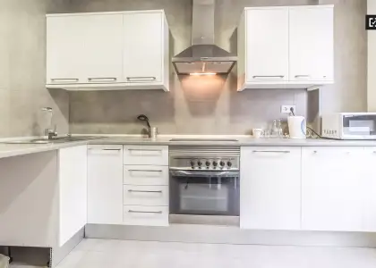 Habitación amueblada con llave independiente en el apartamento compartido, Ciutat Vella en Valencia