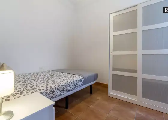 Habitación amueblada en el apartamento, Ciutat Vella en Valencia