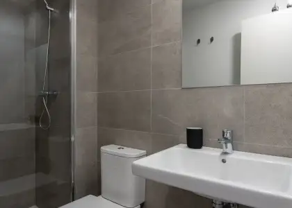 Habitación en piso compartido de 3 habitaciones en alquiler en La Bresca, Málaga. en Málaga