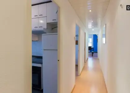 Habitación en piso compartido de 3 habitaciones en alquiler en Santa Eulália en Barcelona